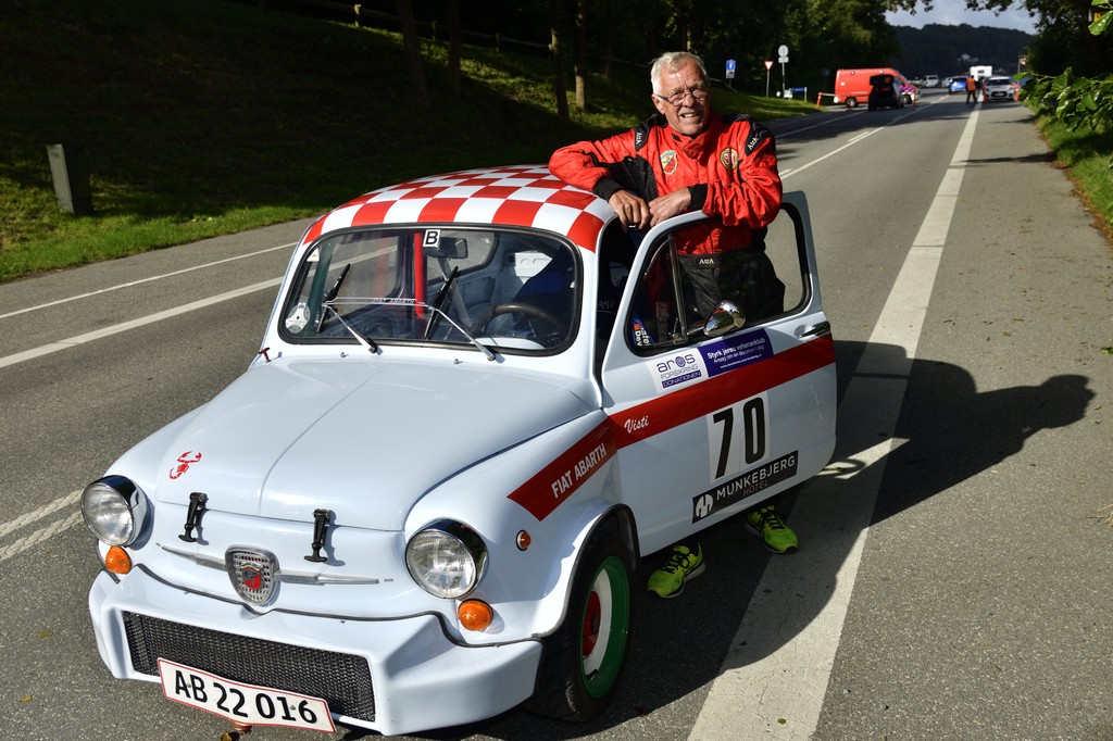 Fra Fredericia kommer Visti Petersen i sin fine Fiat Abarth fra 1970; en respekteret bil på de danske racerbaner dengang.
(Foto: Michael Eisenberg)